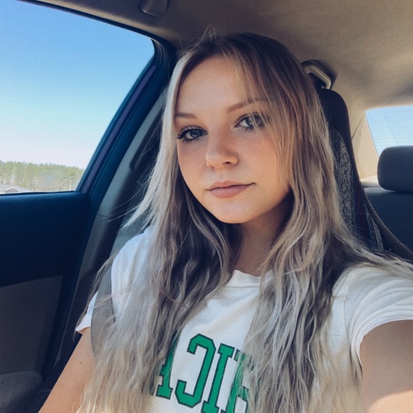 Meet your Posher, Kimberly - Picture 1 of 2